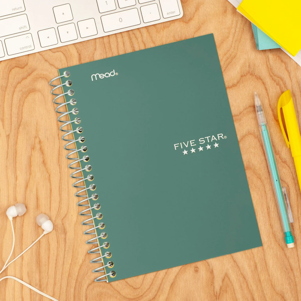 Cuaderno en espiral Five Star Mead 7 x 4 3/8 pulgadas, diseño compacto y portátil, ideal para notas y tareas. Officemate