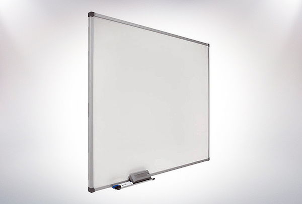 Pizarra blanca magnética de 90 x 120 cm con marco de aluminio de Artesco - Officemate