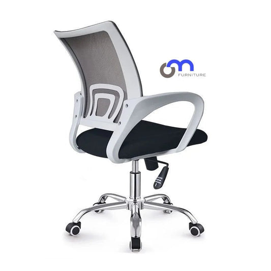 Silla secretarial Jade Premium OM blanca, con respaldo de malla transpirable y diseño ergonómico. Perfecta para oficinas