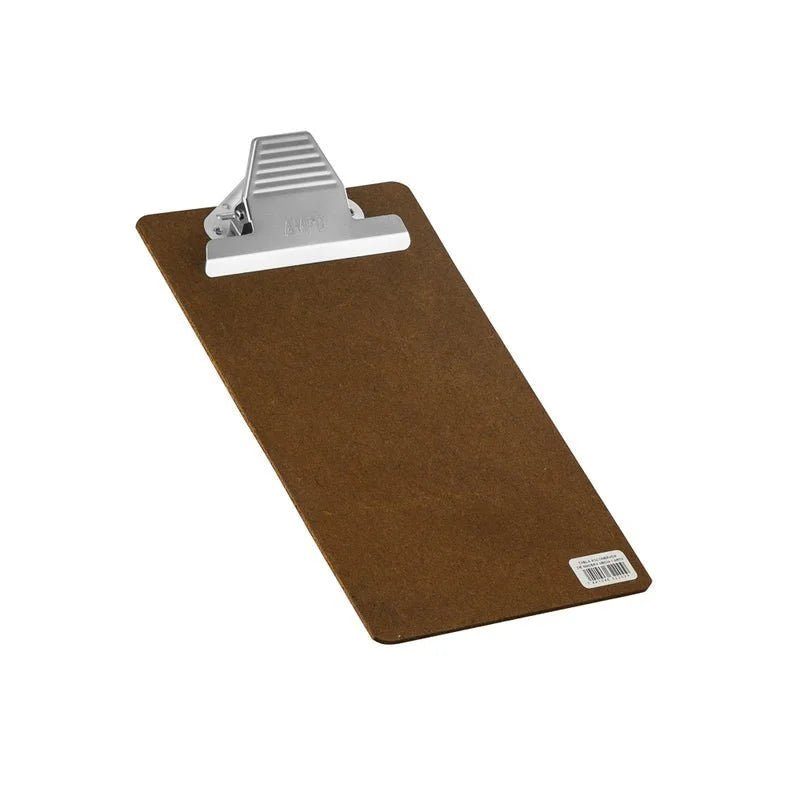 Tabla archivadora con clip Ampo, tamaño 5” x 8”, fabricada en cartón rígido con clip metálico resistente. Disponible en Officemate.