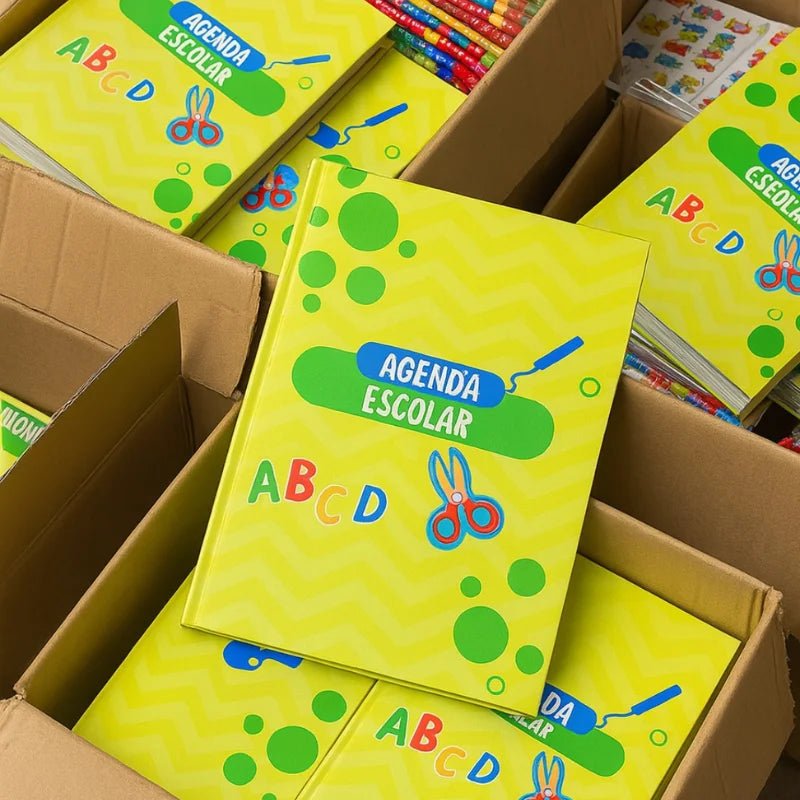 Agenda escolar para primaria con portada colorida, disponible en Officemate