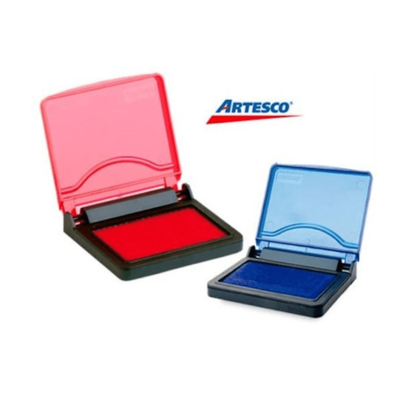 Almohadilla #2 con tinta azul de Artesco, ideal para sellos de goma. Alta calidad y durabilidad. Disponible en Officemate.