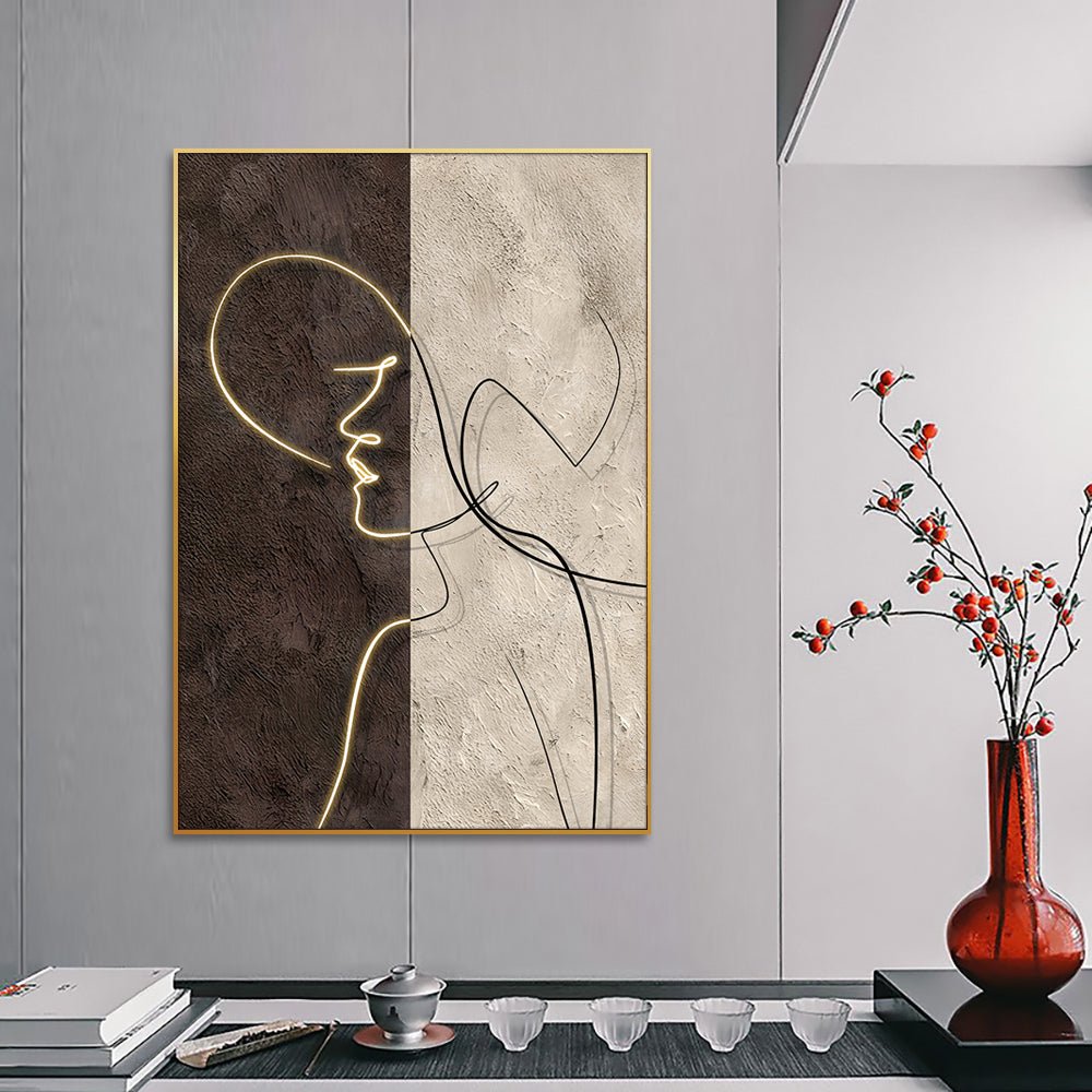 Este cuadro de arte moderno, con su dibujo minimalista de una cara y cuerpo humano, aportará un toque de sofisticación y elegancia a tu oficina o sala de espera. Su diseño único, dividido en tres secciones verticales con diferentes texturas y colores, captará la atención de todos, reflejando tu apreciación por el arte contemporáneo. ¡No pierdas la oportunidad de transformar tu espacio! Adquiérelo ahora en Officemate.