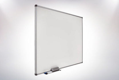 Pizarra blanca magnética de 90 x 120 cm con marco de aluminio de Artesco - Officemate