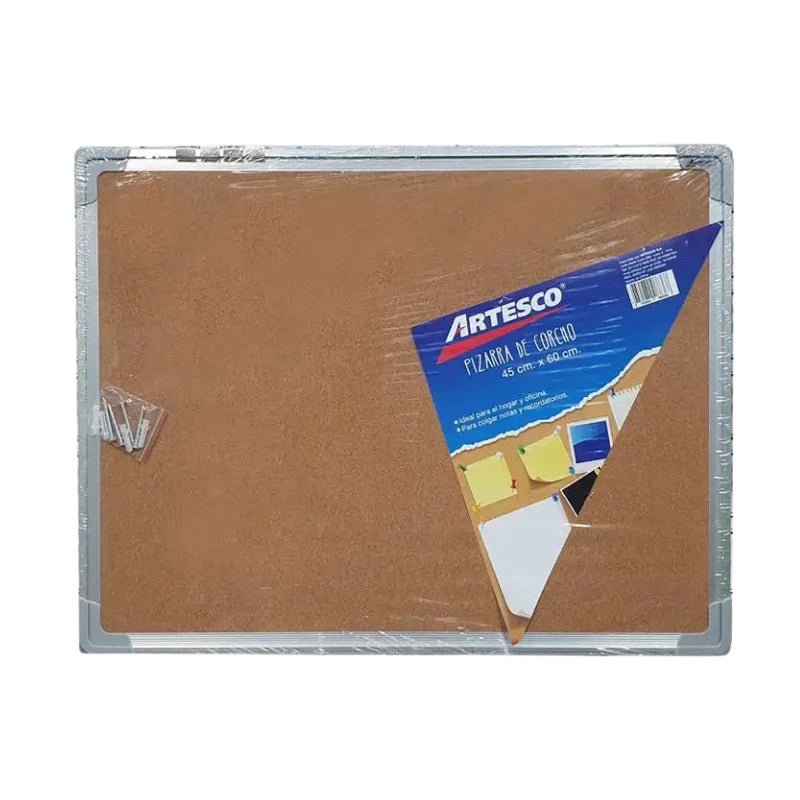 Pizarra de corcho Artesco, tamaño 45 x 60 cm, con marco de aluminio, ideal para oficinas, hogares y aulas. Disponible en Officemate.