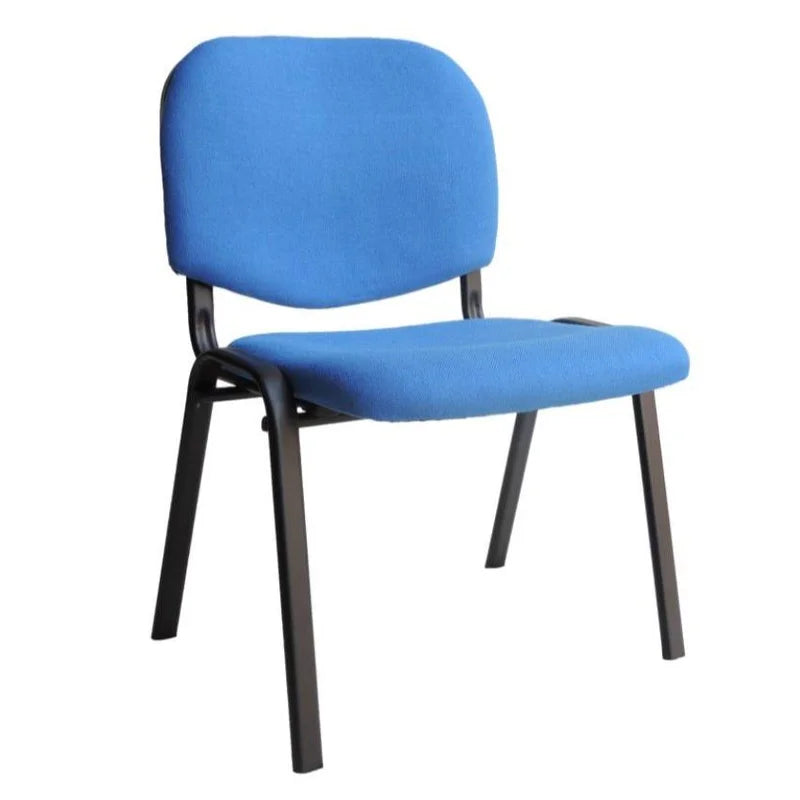 Silla para visitantes Paloma con tapizado azul y patas negras, vista en ángulo